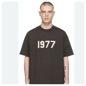 💵EUC Fear of God Essentials 1977 Black Graphic T-Shirt Size Large